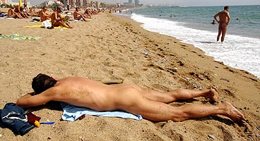 Grupos naturistas convocan para el 13 de julio el Día sin Bañadores en las playas catalanas